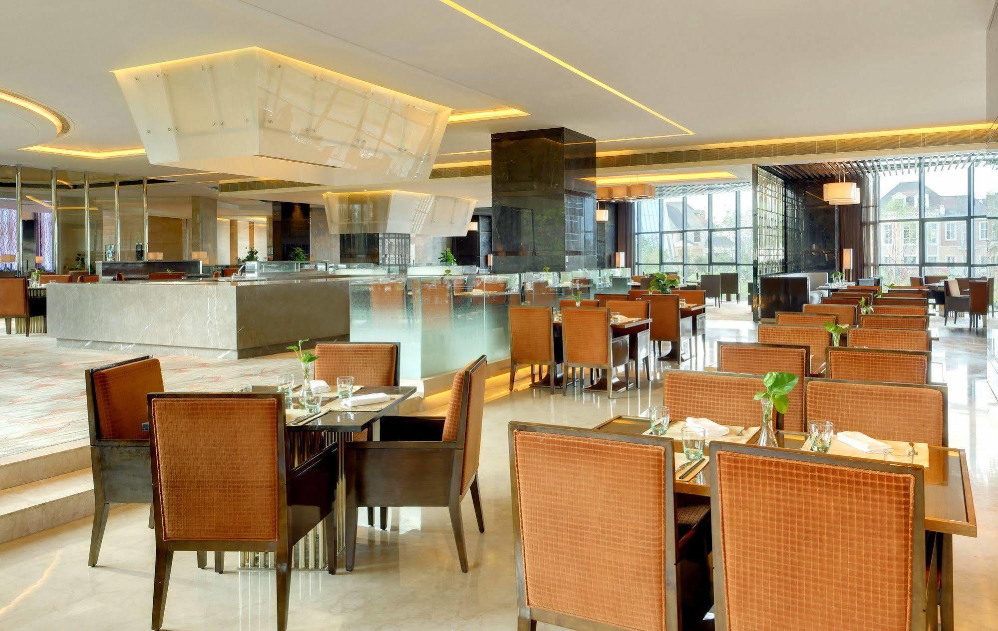 Sheraton Changchun Jingyuetan Hotel Exterior foto
